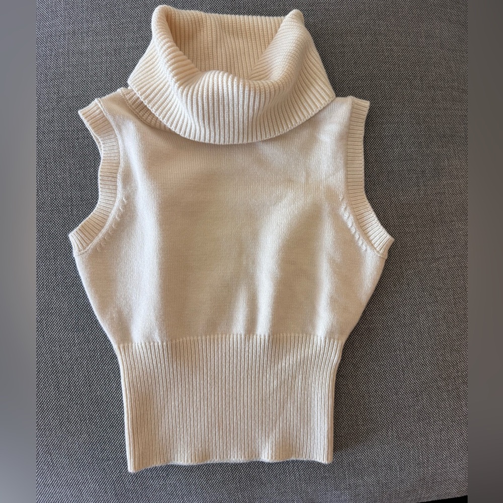 Zara Cream ColoredSleeveless Turtleneck Sweater Size Small